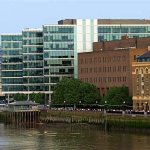 Londyn. Biurowce na  London Bridge